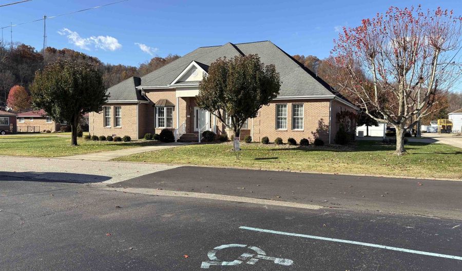 1400 Union Ave, Barboursville, WV 25504 - 4 Beds, 4 Bath