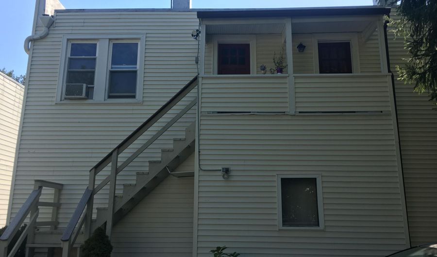 428 E Putnam Ave 2, Cos Cob, CT 06807 - 2 Beds, 1 Bath