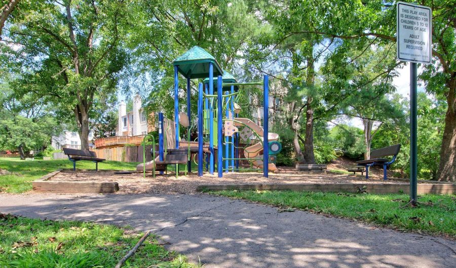 6576 MEDINAH Ln, Alexandria, VA 22312 - 2 Beds, 3 Bath