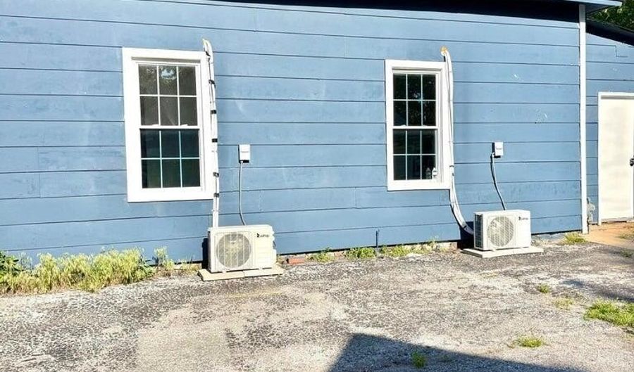 301 W High St, Alba, MO 64830 - 2 Beds, 2 Bath