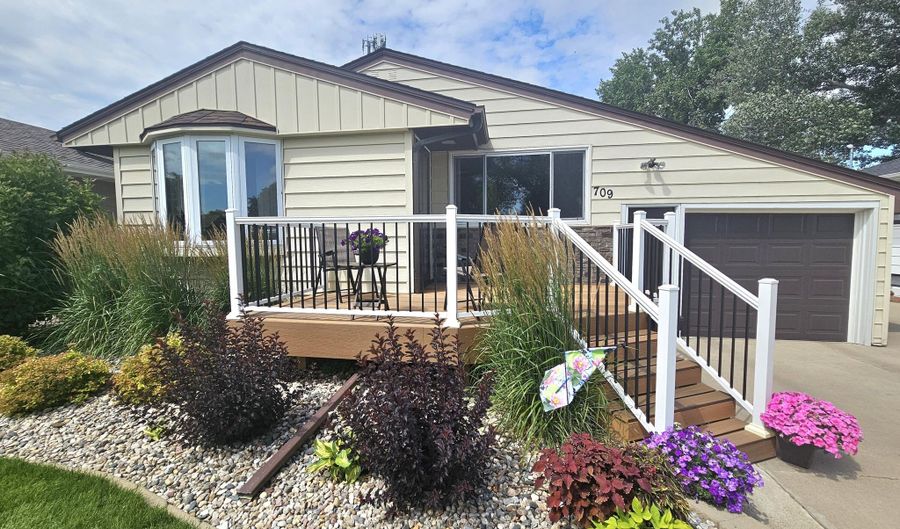 709 N 3rd St, Aberdeen, SD 57401 - 3 Beds, 1 Bath