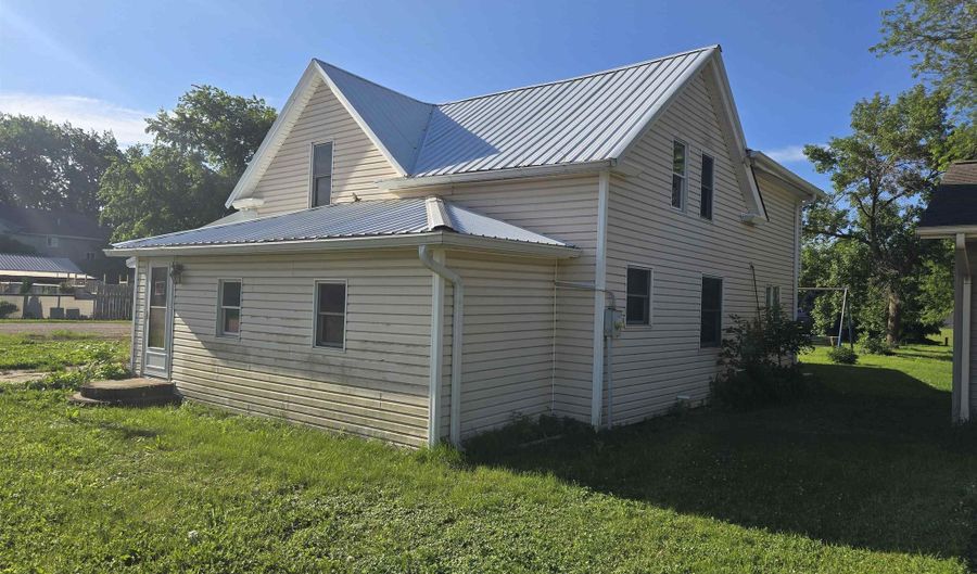 150 South St, Akron, IA 51001 - 4 Beds, 2 Bath