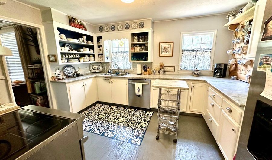 408 S Cleveland St, Brookhaven, MS 39601 - 3 Beds, 2 Bath