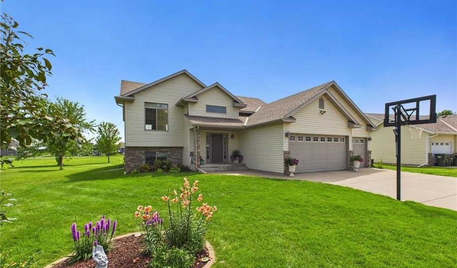 985 Waters Edge Cir, Avon, MN 56310 - 4 Beds, 2 Bath