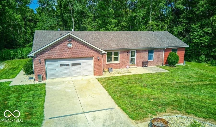 6888 E County Road 800 N, Bainbridge, IN 46105 - 3 Beds, 3 Bath