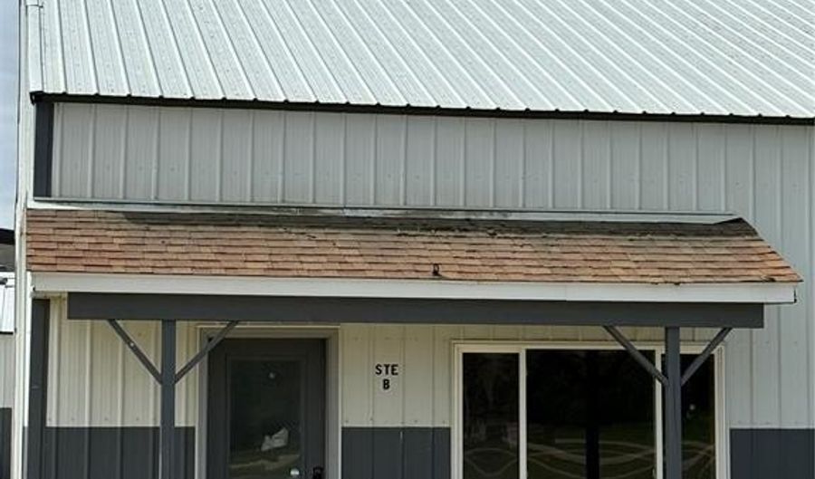 301 Old Dubuque Rd, Anamosa, IA 52205 - 0 Beds, 0 Bath