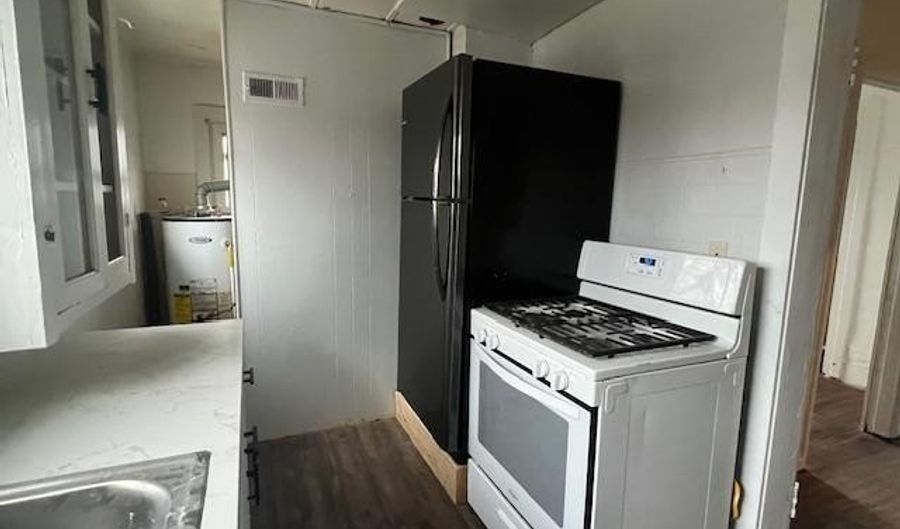 215 N Broad St Apt 2, Adrian, MI 49221 - 2 Beds, 1 Bath