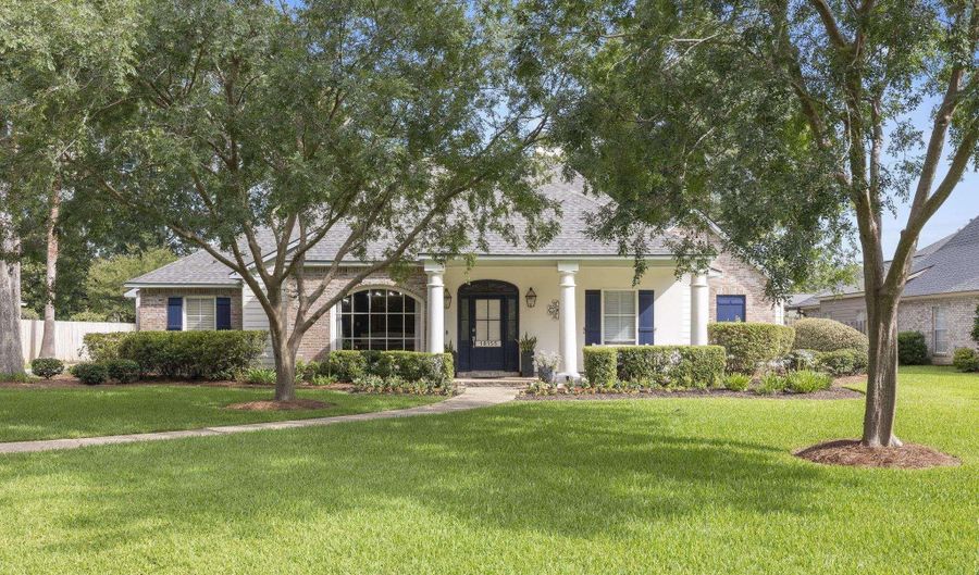 18155 Creek Hollow Rd, Baton Rouge, LA 70817 - 4 Beds, 3 Bath
