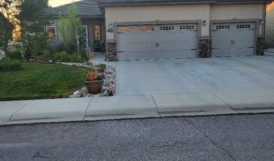 6160 Coronado Dr, Casper, WY 82609 - 4 Beds, 3 Bath