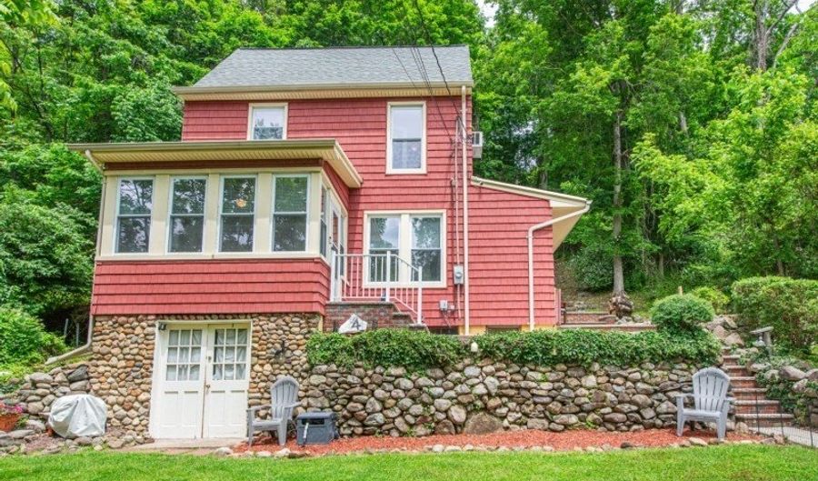4 Warren St, Bayonne, NJ 07035 - 3 Beds, 2 Bath