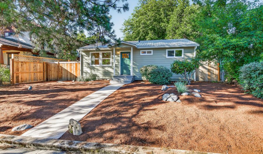 840 B St, Ashland, OR 97520 - 3 Beds, 2 Bath
