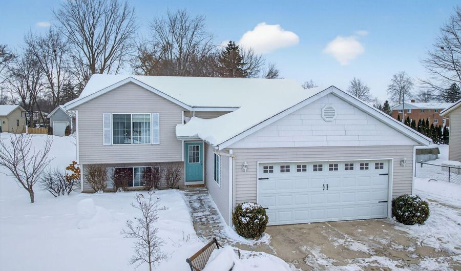 5541 Eric St, Allendale, MI 49401 - 4 Beds, 2 Bath