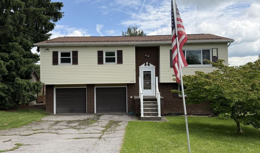 3915 Maple Ave, Altoona, PA 16601 - 3 Beds, 2 Bath