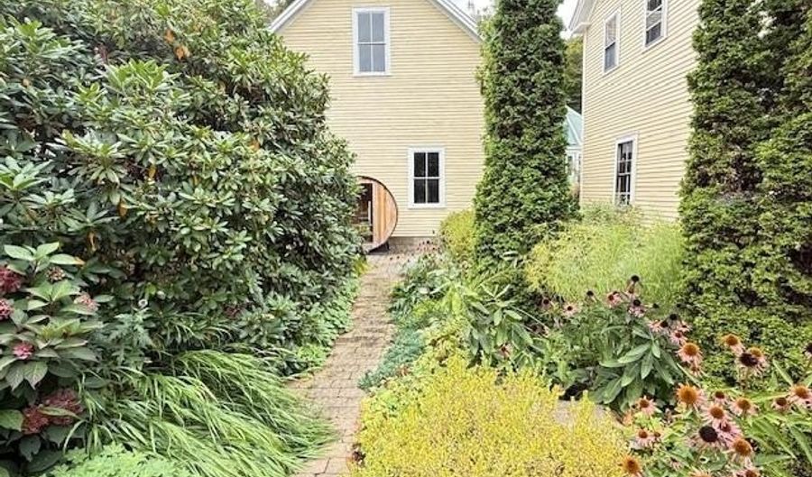 58 Oak St, Brattleboro, VT 05301 - 5 Beds, 4 Bath