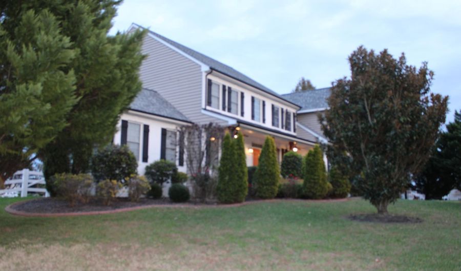 43- CARROLL CARROLL Ln, Camden Wyoming, DE 19934 - 5 Beds, 4 Bath