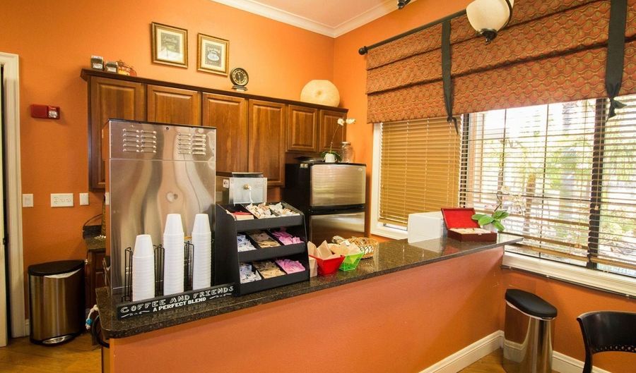 5473 SUNSET FALLS Dr, Apollo Beach, FL 33572 - 2 Beds, 2 Bath