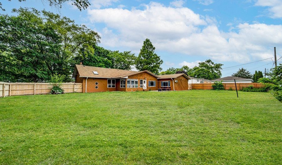 11647 S Tripp Ave, Alsip, IL 60803 - 4 Beds, 3 Bath