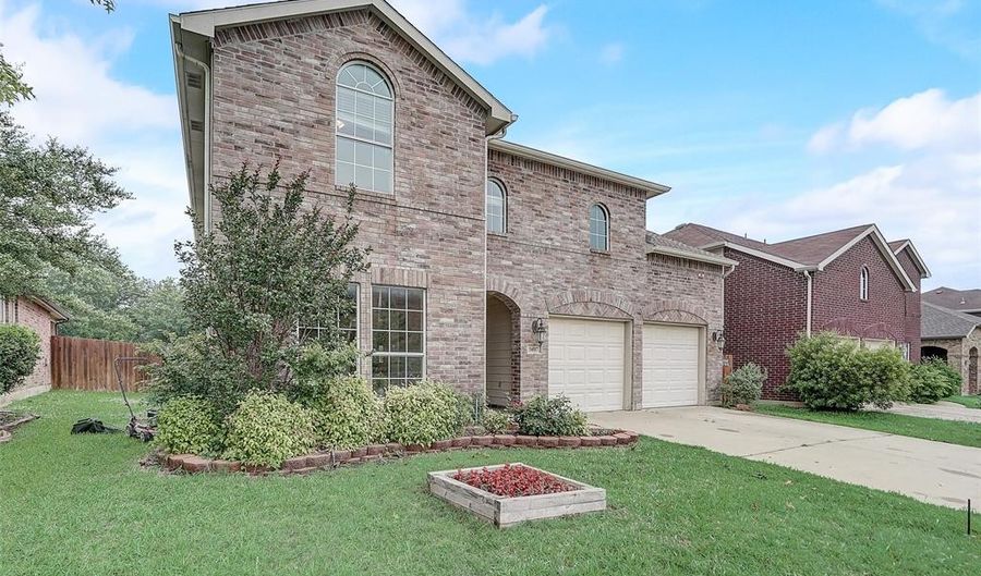 14017 Lost Spurs Rd, Fort Worth, TX 76262 - 4 Beds, 3 Bath
