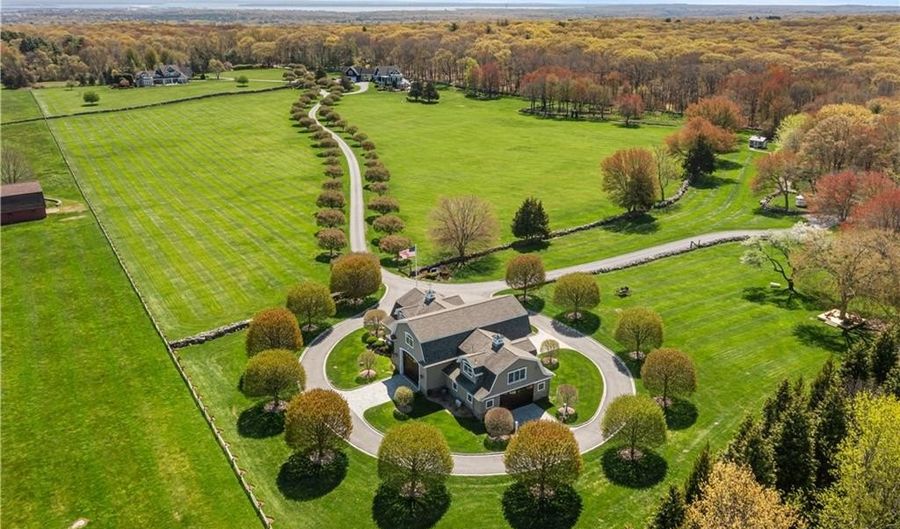 1 Gerald's Farm Dr, Exeter, RI 02822 - 5 Beds, 6 Bath
