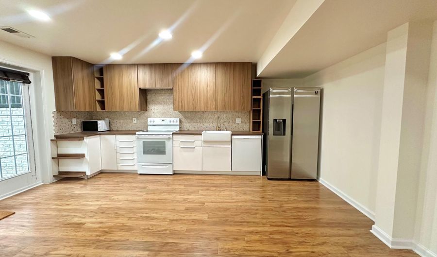43219 AMBERLEIGH FARM Dr, Ashburn, VA 20148 - 2 Beds, 1 Bath