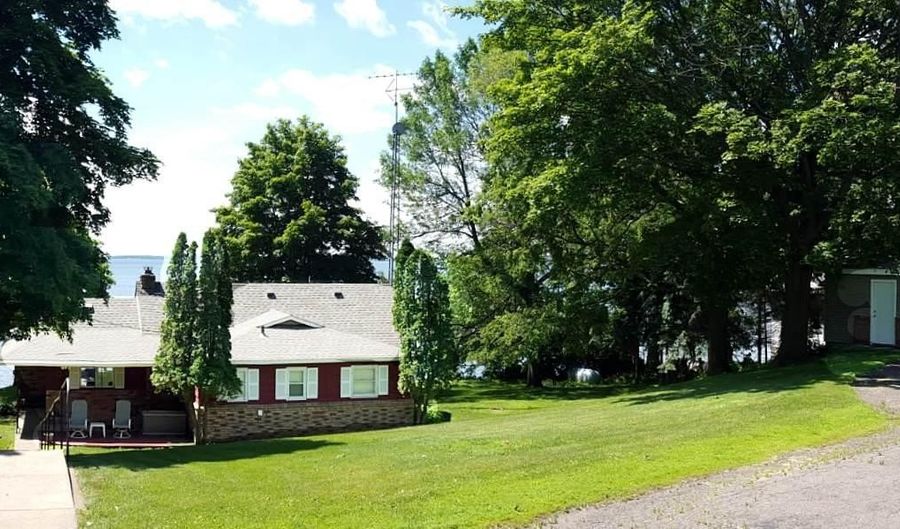 44461 Conifer St, Aitkin, MN 56431 - 2 Beds, 2 Bath