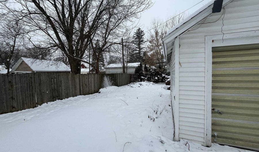 1119 N RICHMOND St, Appleton, WI 54911 - 3 Beds, 2 Bath