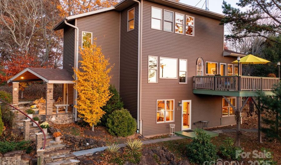 105 Avondale Heights Rd, Asheville, NC 28803 - 2 Beds, 3 Bath