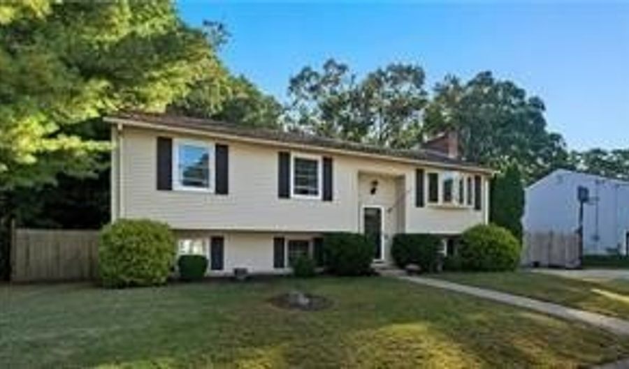 37 Carriage Rd, Cranston, RI 02920 - 3 Beds, 2 Bath