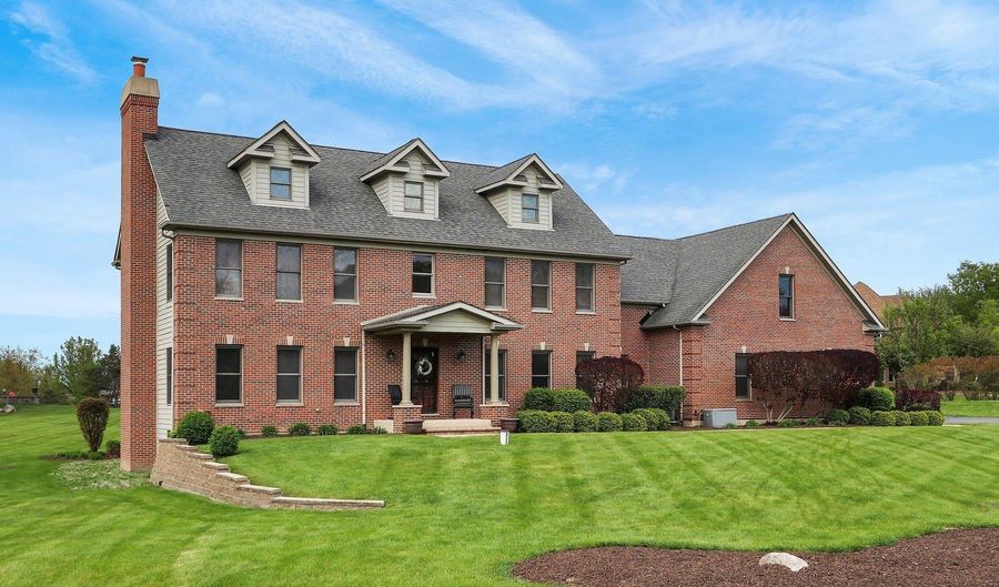 575 Hidden Creek Dr, Antioch, IL 60002 - 4 Beds, 4 Bath