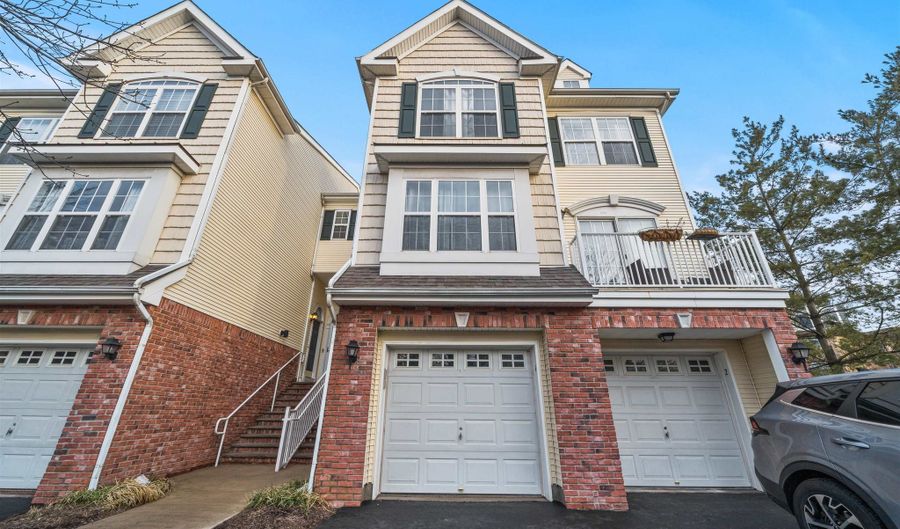 4 BOATWORKS Dr, Bayonne, NJ 07002 - 2 Beds, 3 Bath