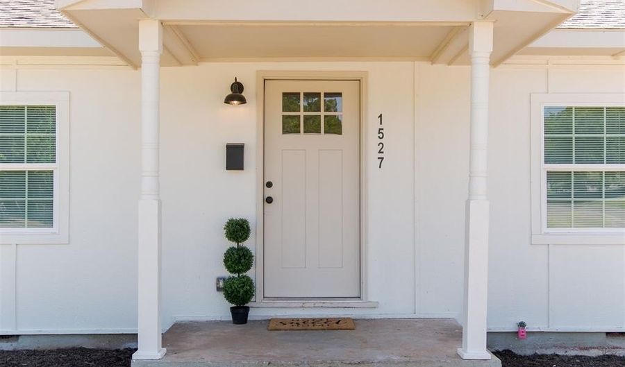 1527 S 6th St, Chickasha, OK 73018 - 3 Beds, 2 Bath