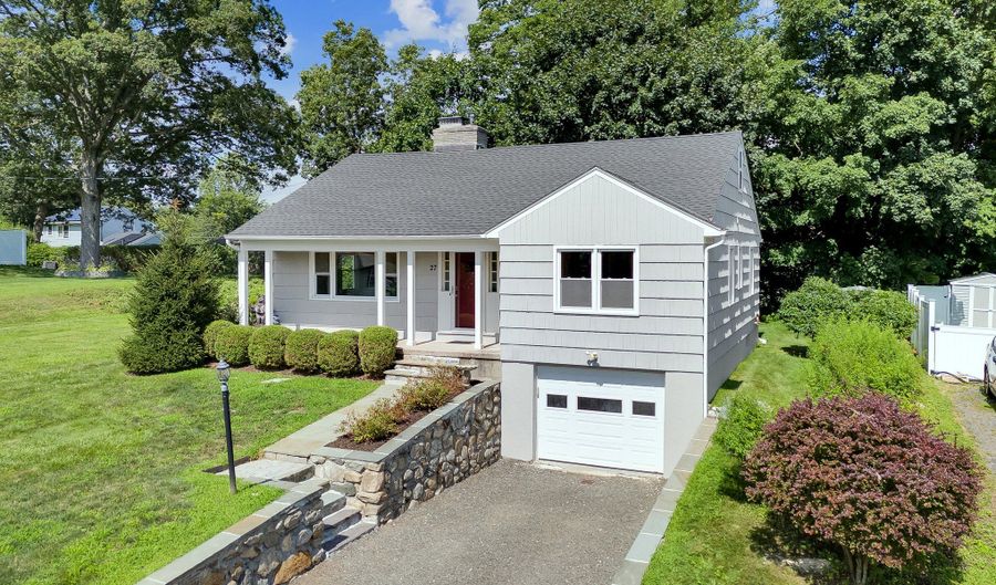 27 Skyline Dr, Brookfield, CT 06804 - 2 Beds, 1 Bath