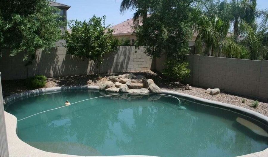 6687 S WILSON Dr, Chandler, AZ 85249 - 6 Beds, 3 Bath