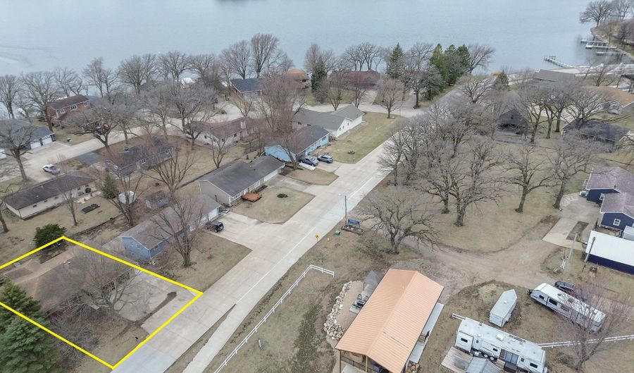467 Rohr St, Arnolds Park, IA 51331 - 6 Beds, 1 Bath
