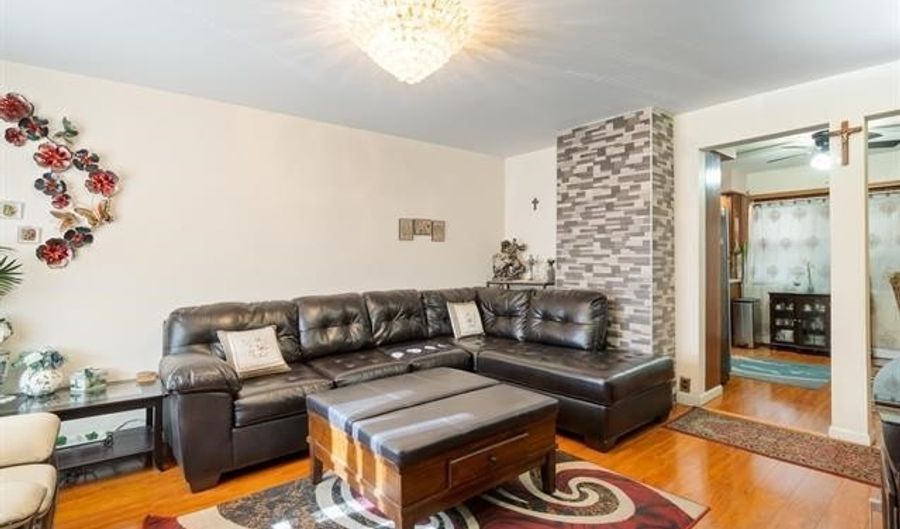 137 PROSPECT Ave, Bayonne, NJ 07002 - 2 Beds, 2 Bath