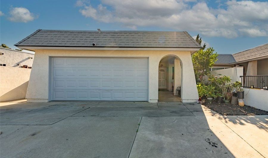 309 Calle Montecito, Oceanside, CA 92057 - 2 Beds, 1 Bath