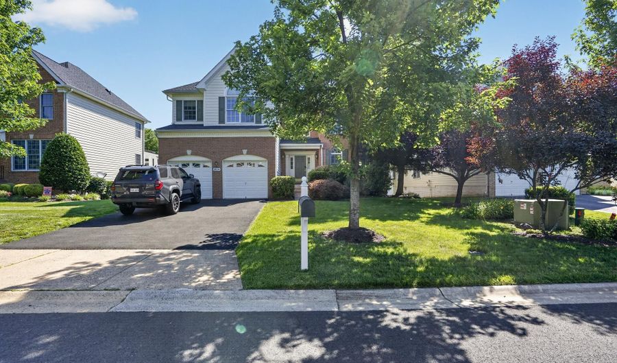 20104 BLACKWOLF RUN Pl, Ashburn, VA 20147 - 5 Beds, 4 Bath