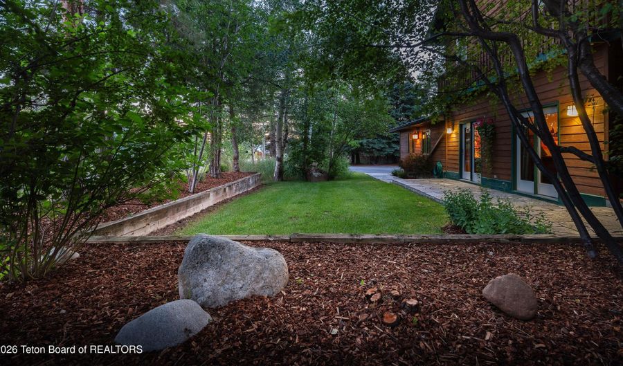 520 TARGHEE TOWNE Rd, Alta, WY 83414 - 5 Beds, 3 Bath
