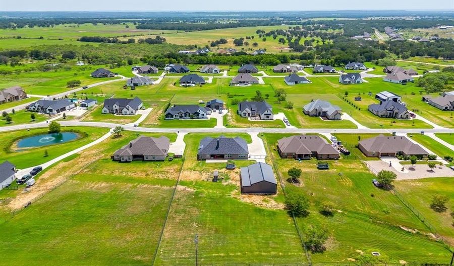 114 Esther Ct, Millsap, TX 76066 - 5 Beds, 3 Bath