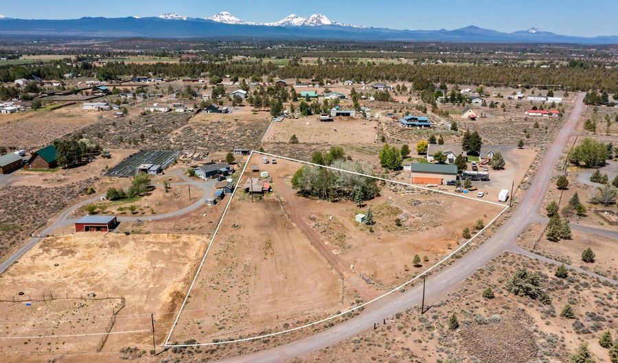 65225 94th St, Bend, OR 97703 - 4 Beds, 2 Bath