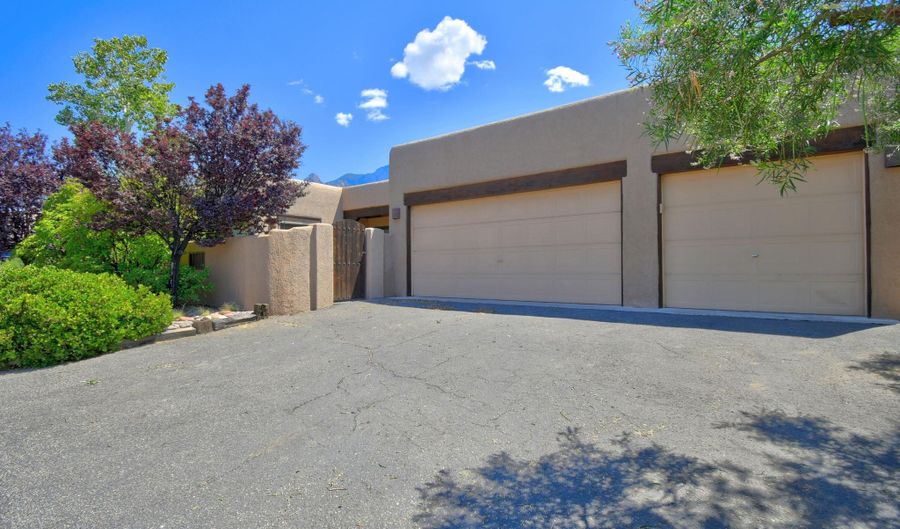 2762 Cliffrose Dr NE, Albuquerque, NM 87122 - 3 Beds, 2 Bath