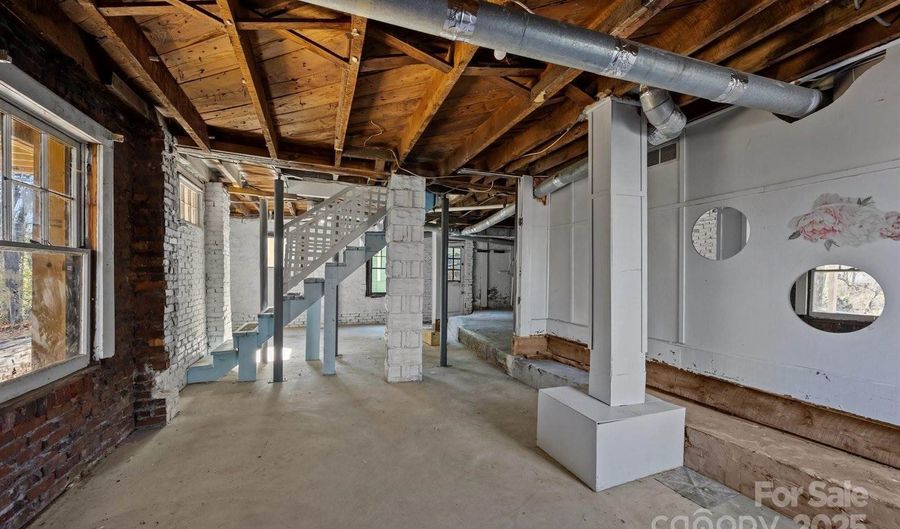 100 Brevard Rd, Asheville, NC 28806 - 3 Beds, 2 Bath