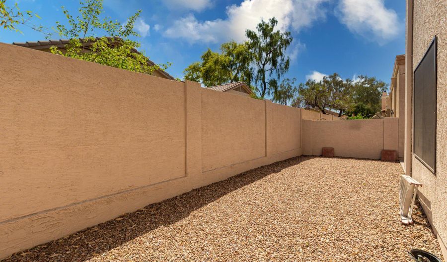 2085 N SUNSET Dr, Chandler, AZ 85225 - 3 Beds, 3 Bath