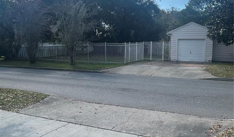 48 E PAR St, Orlando, FL 32804 - 2 Beds, 1 Bath