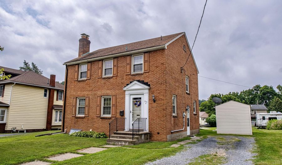 315 N Logan Blvd, Altoona, PA 16602 - 3 Beds, 2 Bath