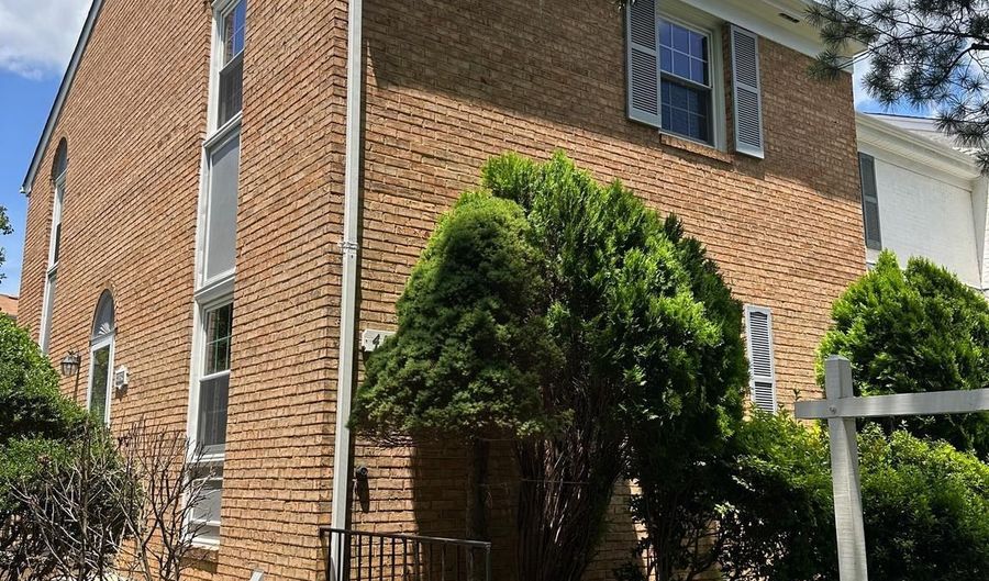 4524 PINECREST HEIGHTS Dr, Annandale, VA 22003 - 3 Beds, 4 Bath