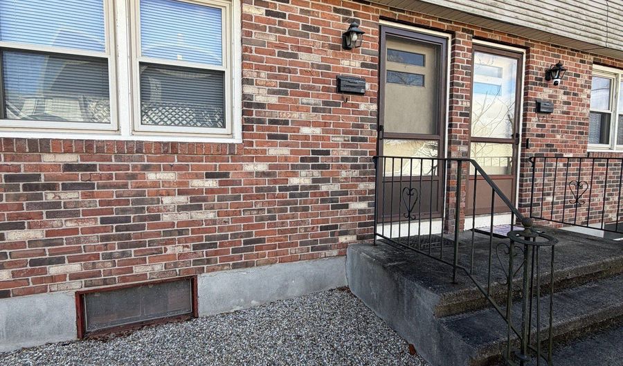 10 Crown St 10, Bristol, CT 06010 - 2 Beds, 2 Bath