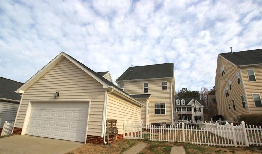 221 Butterbiggins Ln, Apex, NC 27539 - 4 Beds, 3 Bath
