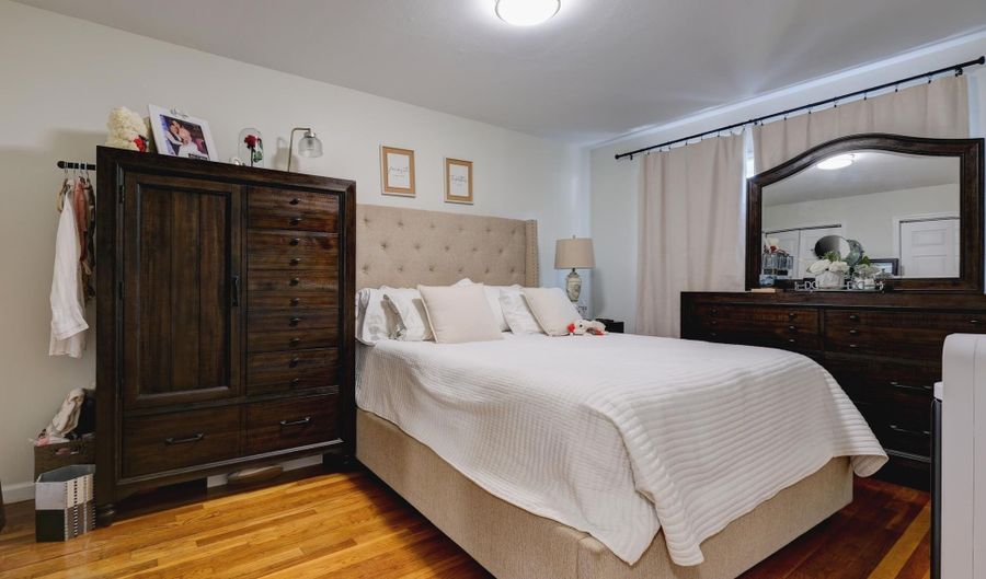 11 SUNSET Ave, Bayonne, NJ 07002 - 6 Beds, 5 Bath
