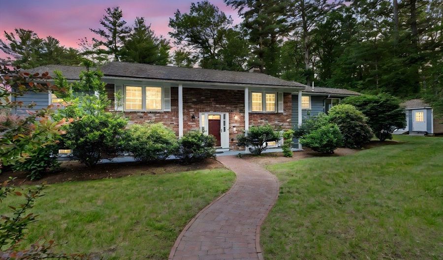 11 Farrwood Dr, Andover, MA 01810 - 4 Beds, 3 Bath